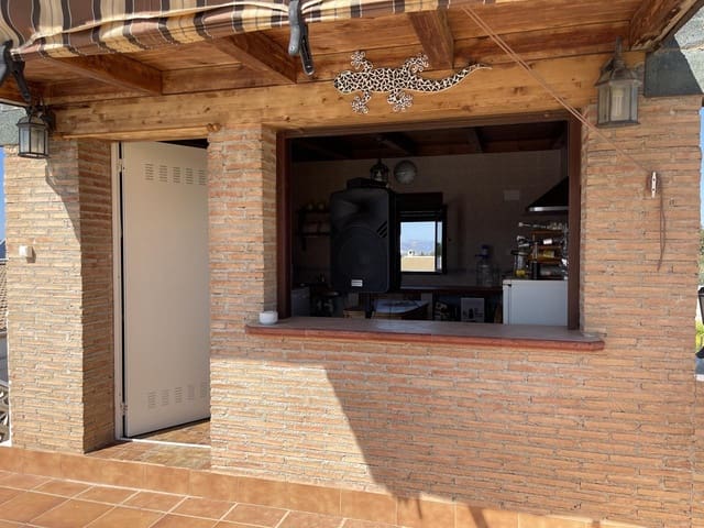 4 soveværelse Villa til salg i Moraleda de Zafayona med swimmingpool garage - € 250.000 (Ref: 8166312)