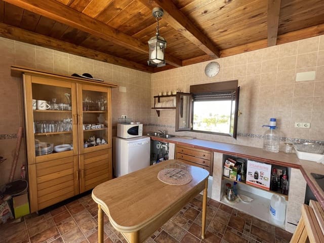 4 soveværelse Villa til salg i Moraleda de Zafayona med swimmingpool garage - € 250.000 (Ref: 8166312)