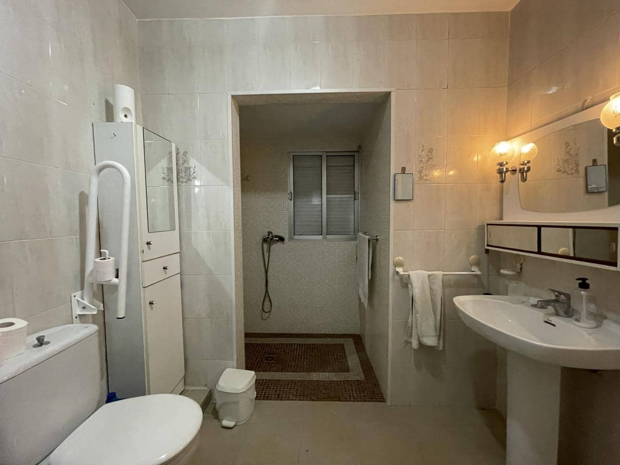 4 bedroom Villa for sale in Tocon with garage - € 78,000 (Ref: 8167325)