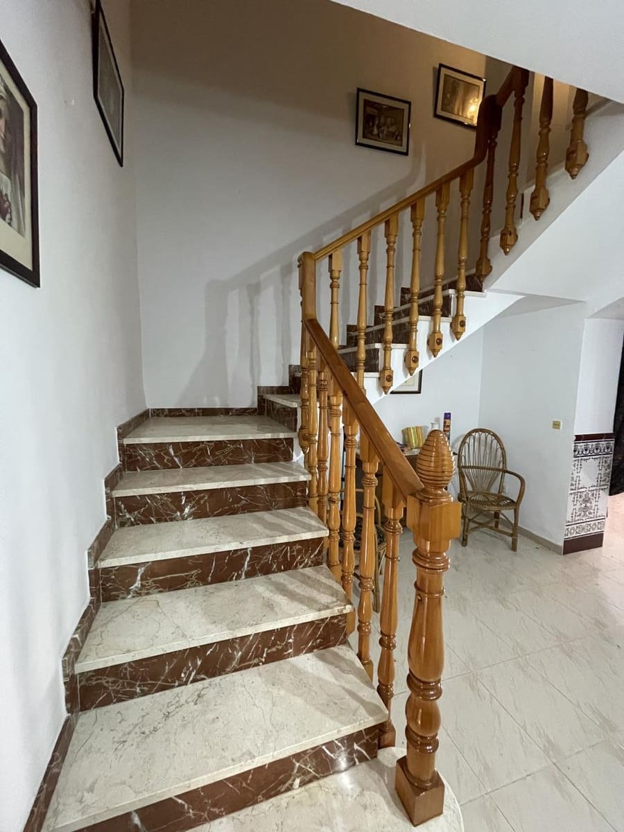 4 bedroom Villa for sale in Tocon with garage - € 78,000 (Ref: 8167325)