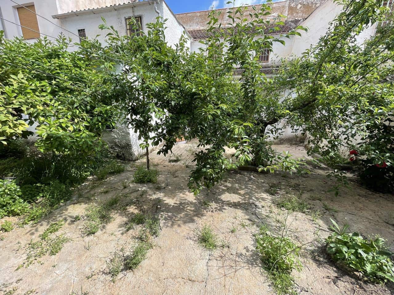 4 bedroom Villa for sale in Tocon with garage - € 78,000 (Ref: 8167325)