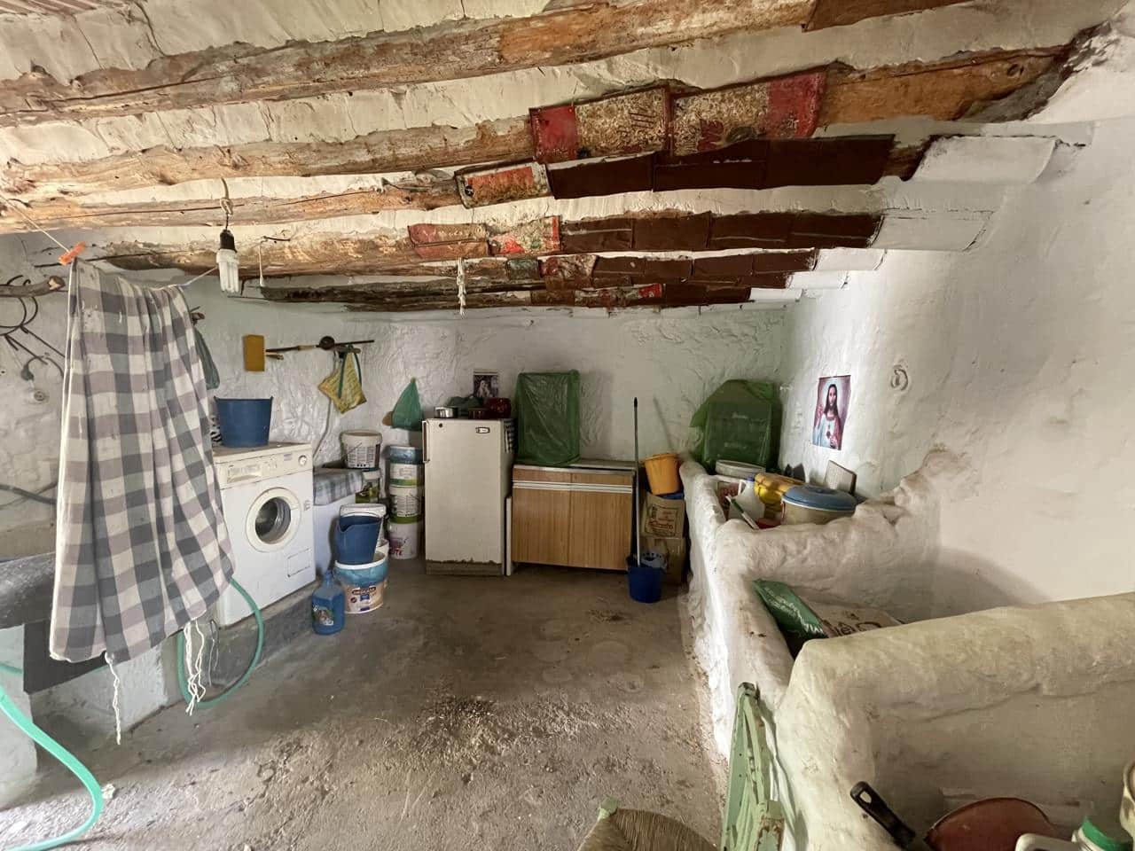 4 bedroom Villa for sale in Tocon with garage - € 78,000 (Ref: 8167325)