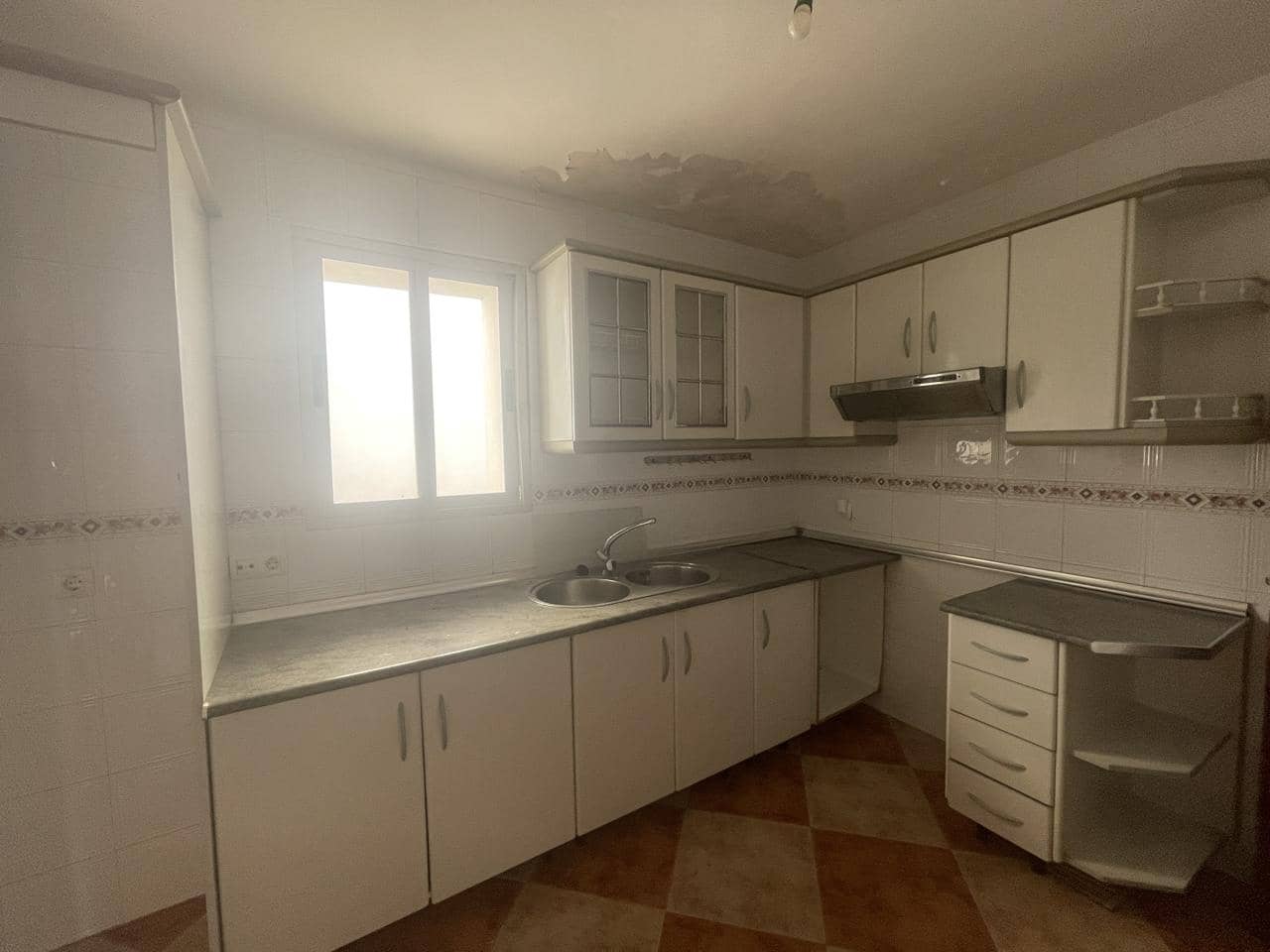 3 soveværelse Villa til salg i Moraleda de Zafayona med garage - € 65.000 (Ref: 8233863)