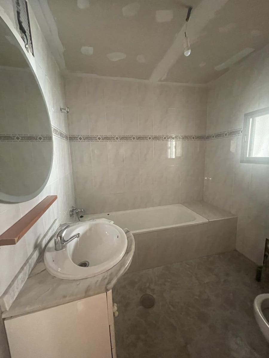 3 soveværelse Villa til salg i Moraleda de Zafayona med garage - € 65.000 (Ref: 8233863)