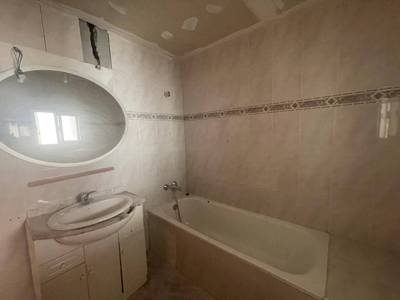 3 soveværelse Villa til salg i Moraleda de Zafayona med garage - € 65.000 (Ref: 8233863)