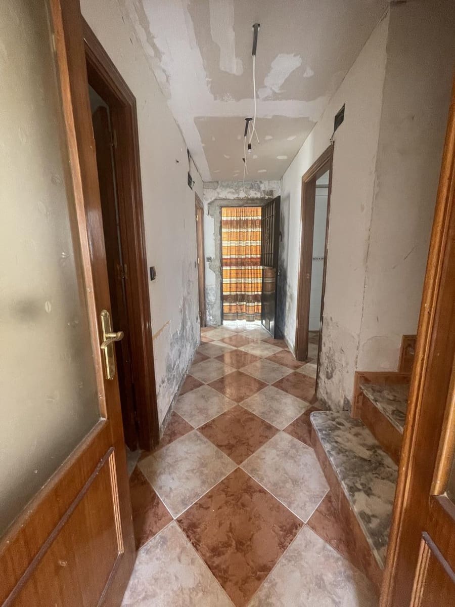 3 soveværelse Villa til salg i Moraleda de Zafayona med garage - € 65.000 (Ref: 8233863)