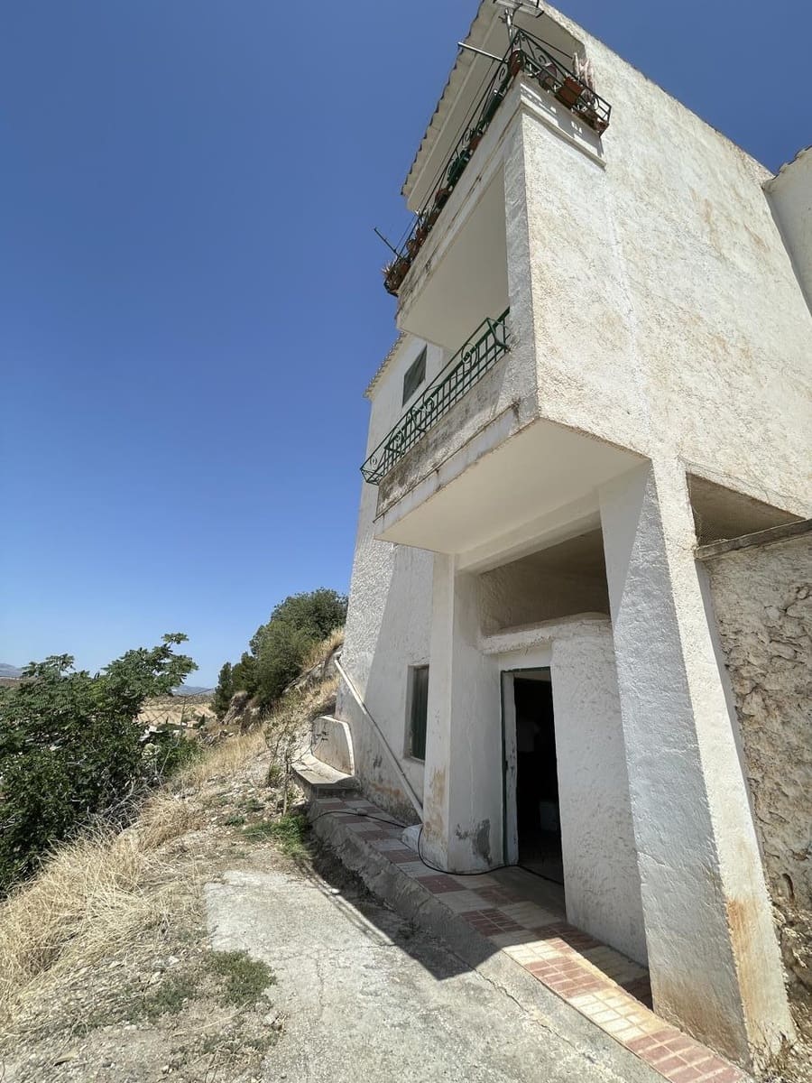 4 bedroom Villa for sale in Moraleda de Zafayona - € 62,000 (Ref: 8376380)