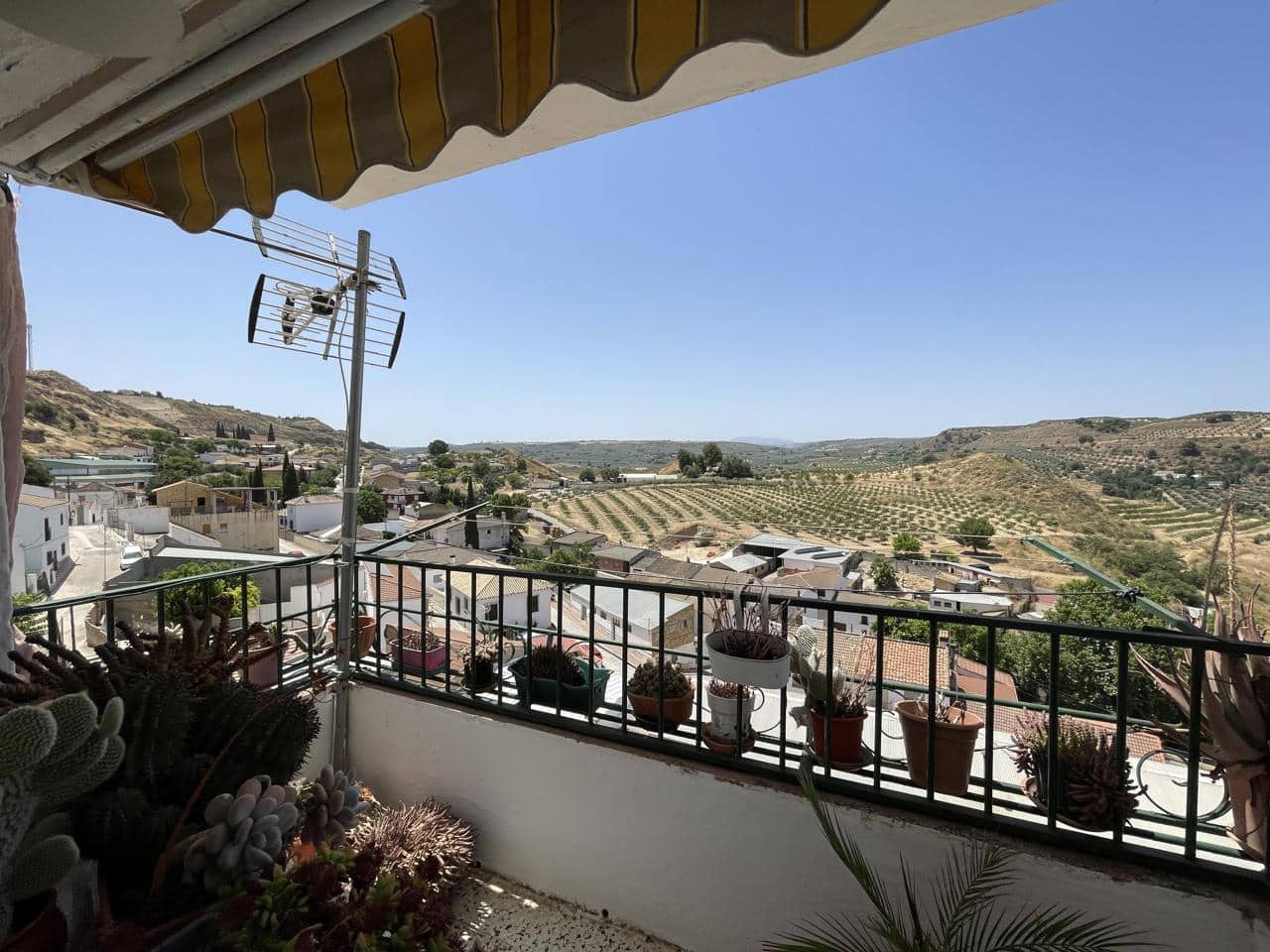 4 bedroom Villa for sale in Moraleda de Zafayona - € 62,000 (Ref: 8376380)