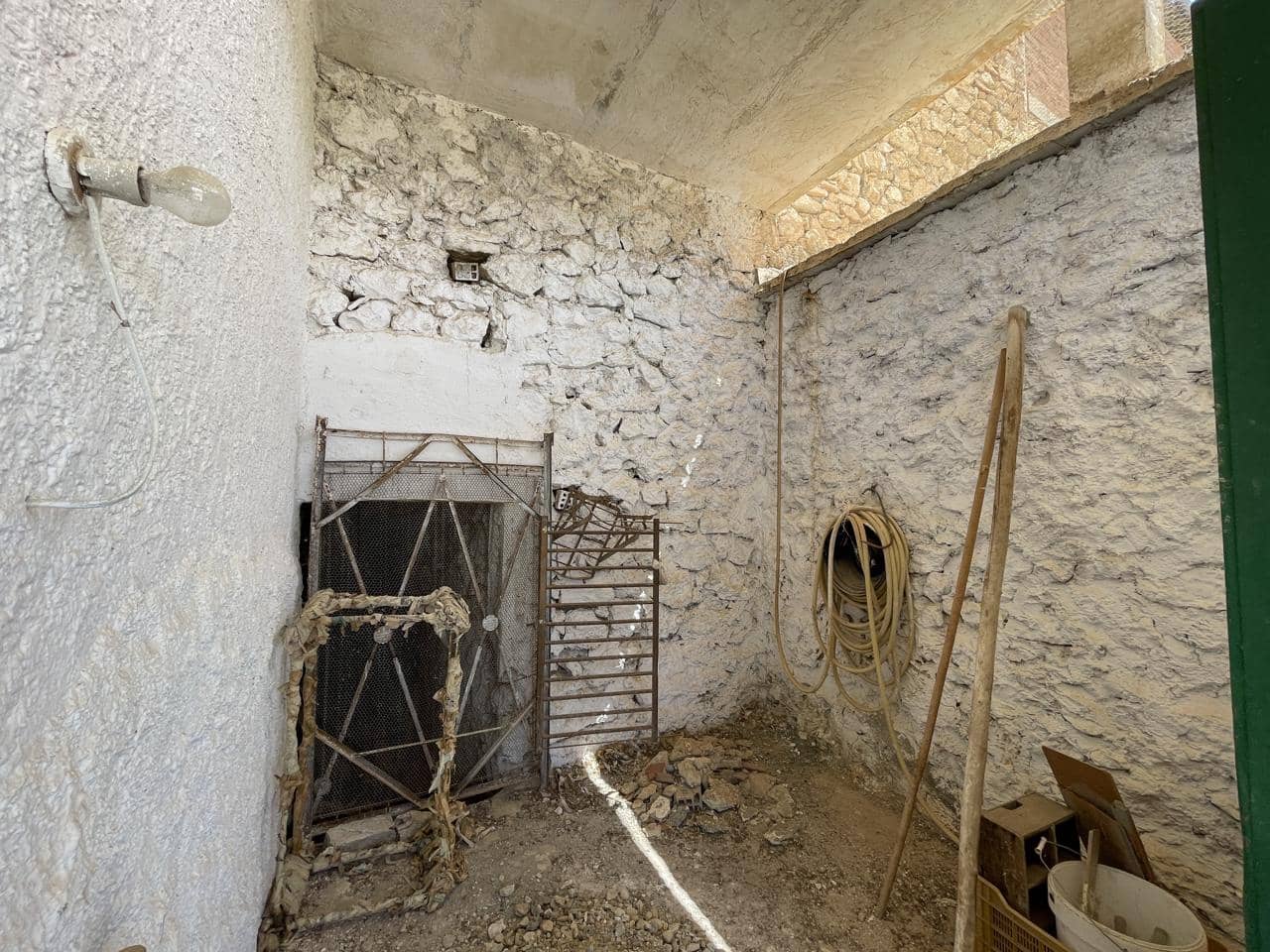 4 bedroom Villa for sale in Moraleda de Zafayona - € 62,000 (Ref: 8376380)