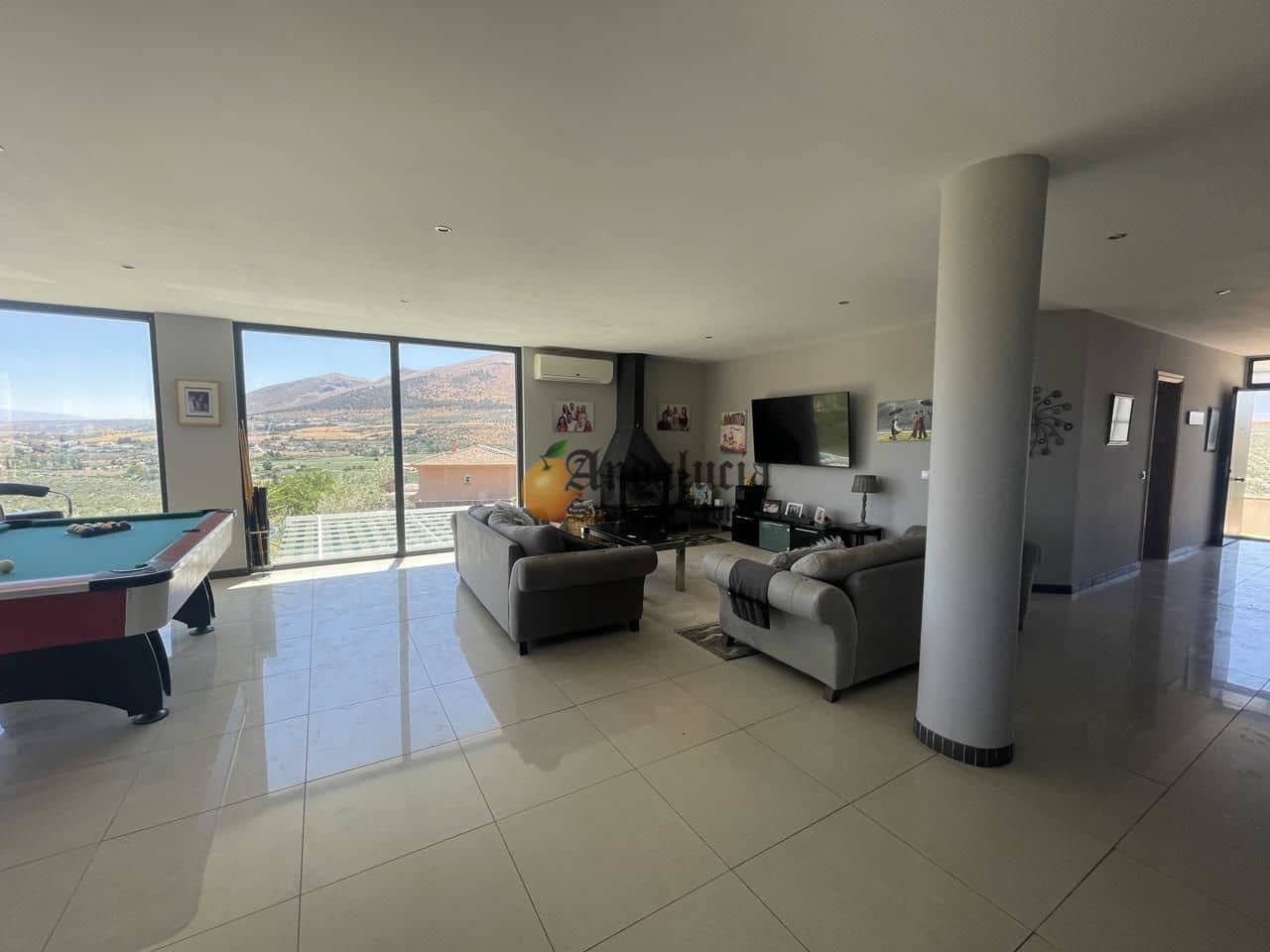 5 soveværelse Villa til salg i Loja med swimmingpool garage - € 380.000 (Ref: 8428325)