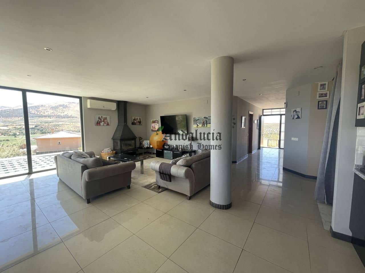 5 soveværelse Villa til salg i Loja med swimmingpool garage - € 380.000 (Ref: 8428325)