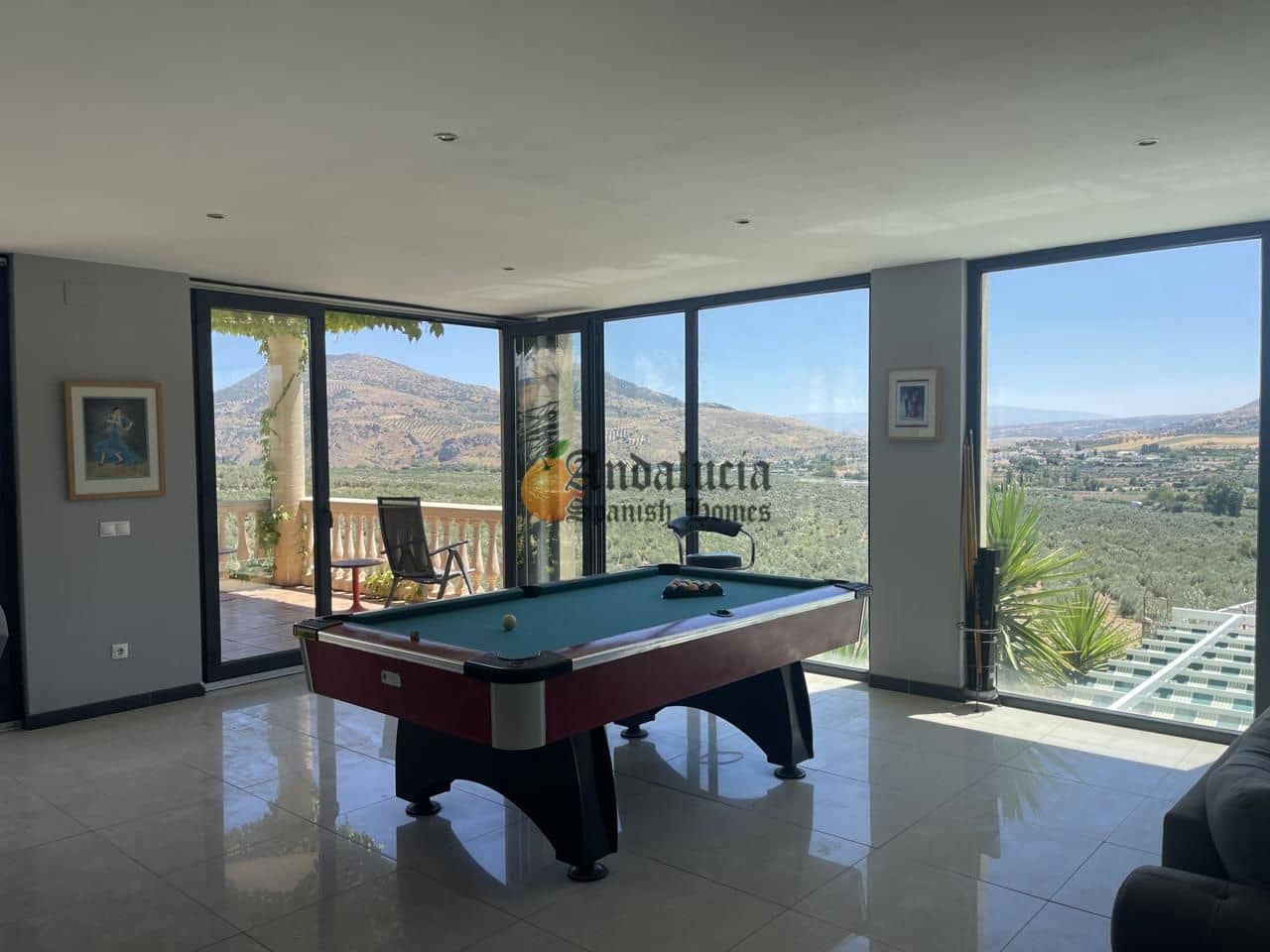 5 soveværelse Villa til salg i Loja med swimmingpool garage - € 380.000 (Ref: 8428325)