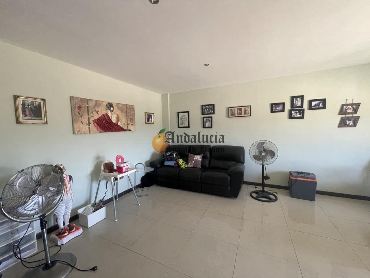 5 soveværelse Villa til salg i Loja med swimmingpool garage - € 380.000 (Ref: 8428325)