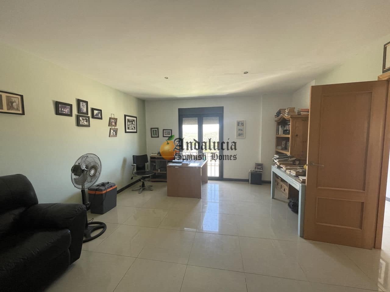 5 soveværelse Villa til salg i Loja med swimmingpool garage - € 380.000 (Ref: 8428325)