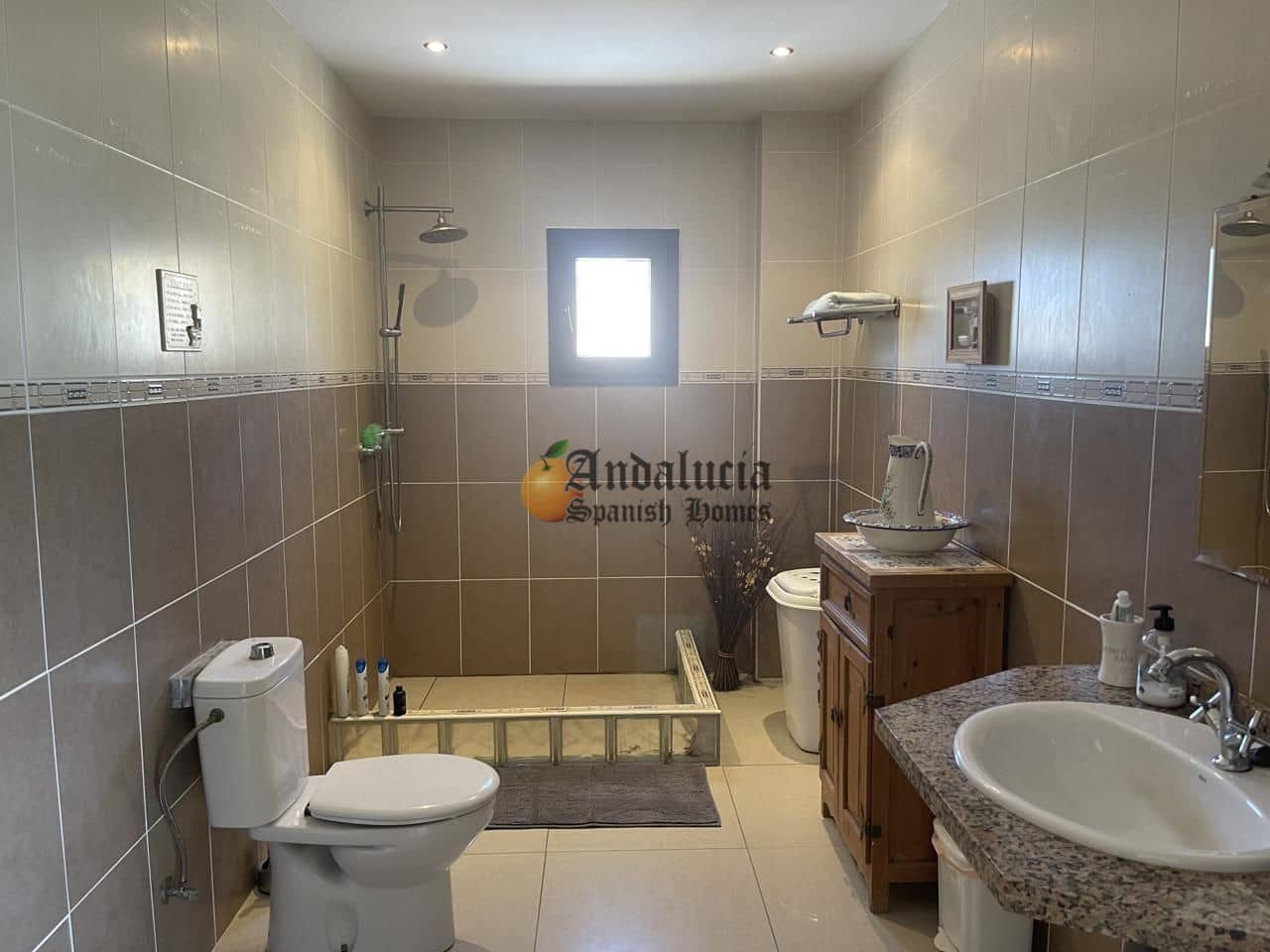 5 soveværelse Villa til salg i Loja med swimmingpool garage - € 380.000 (Ref: 8428325)