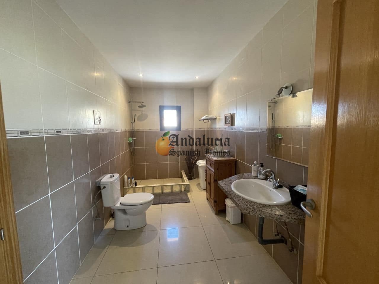 5 soveværelse Villa til salg i Loja med swimmingpool garage - € 380.000 (Ref: 8428325)