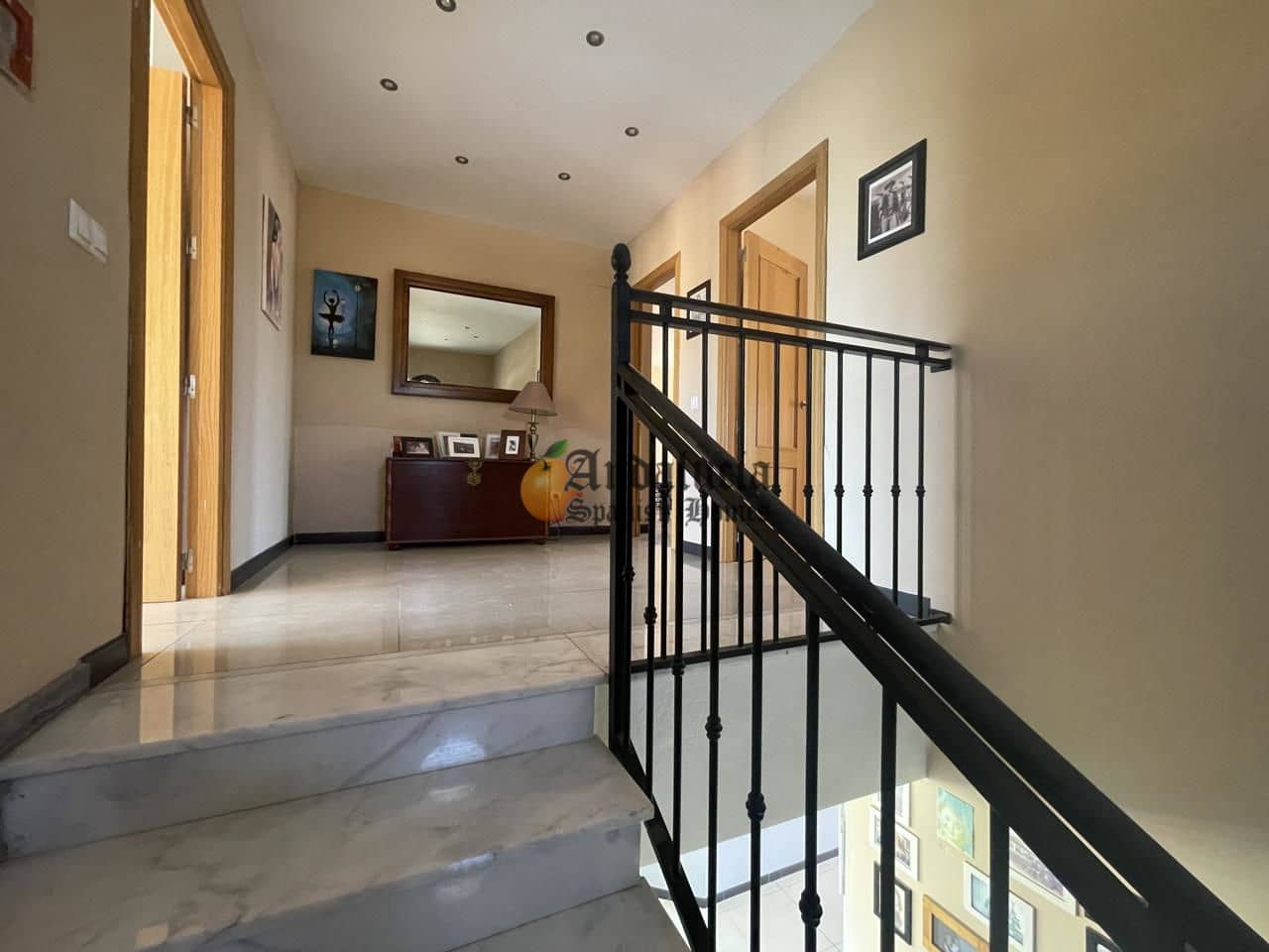 5 soveværelse Villa til salg i Loja med swimmingpool garage - € 380.000 (Ref: 8428325)