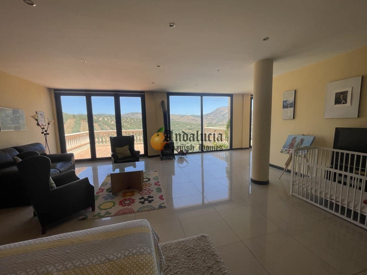 5 soveværelse Villa til salg i Loja med swimmingpool garage - € 380.000 (Ref: 8428325)