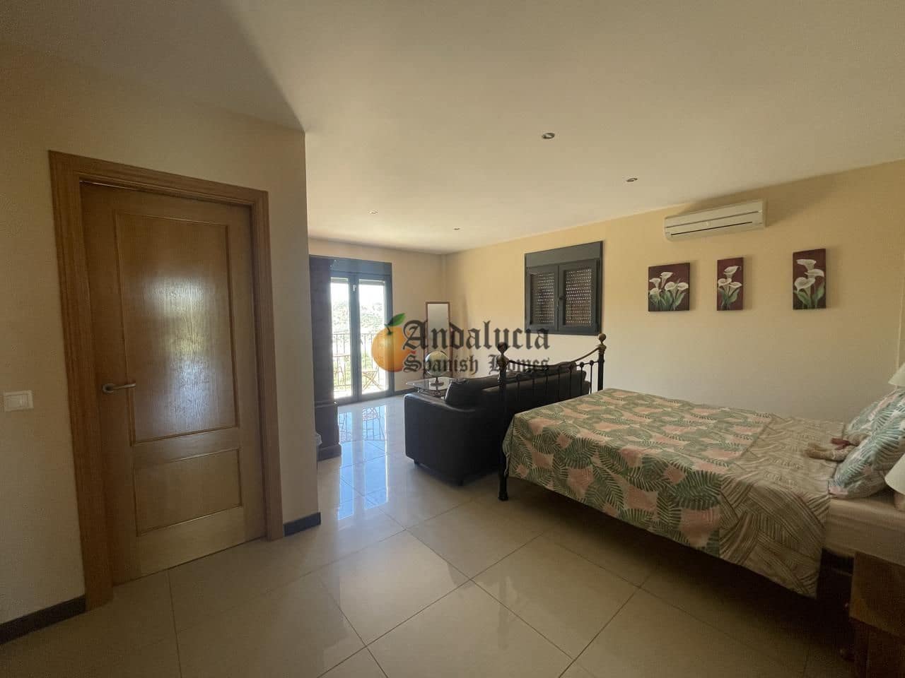 5 soveværelse Villa til salg i Loja med swimmingpool garage - € 380.000 (Ref: 8428325)