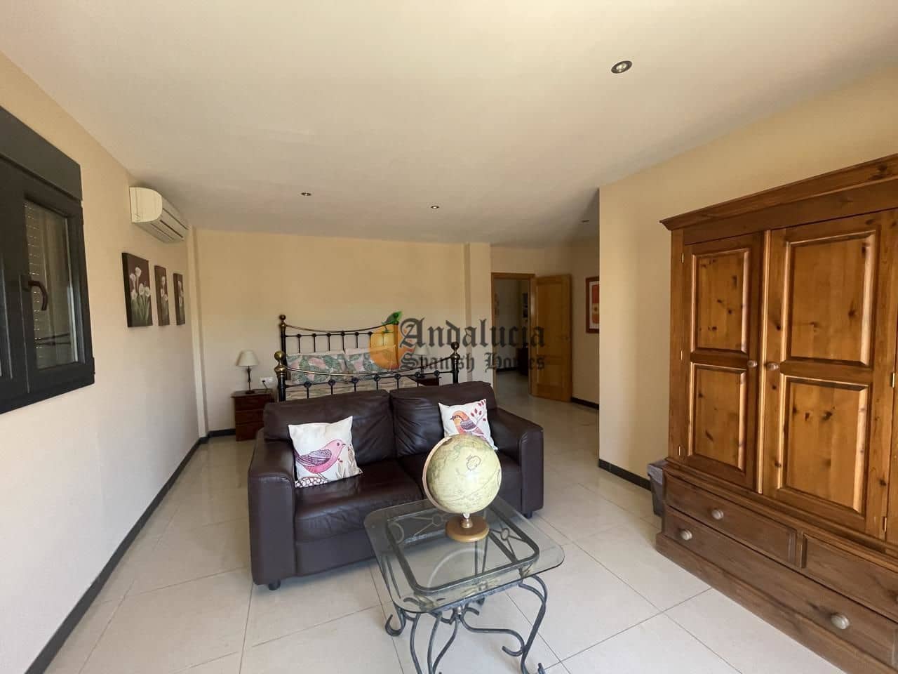 5 soveværelse Villa til salg i Loja med swimmingpool garage - € 380.000 (Ref: 8428325)