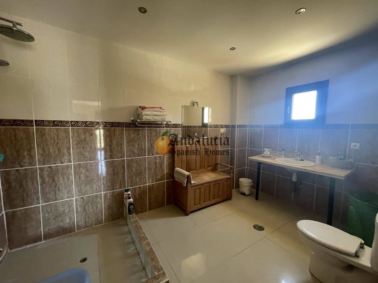 5 soveværelse Villa til salg i Loja med swimmingpool garage - € 380.000 (Ref: 8428325)