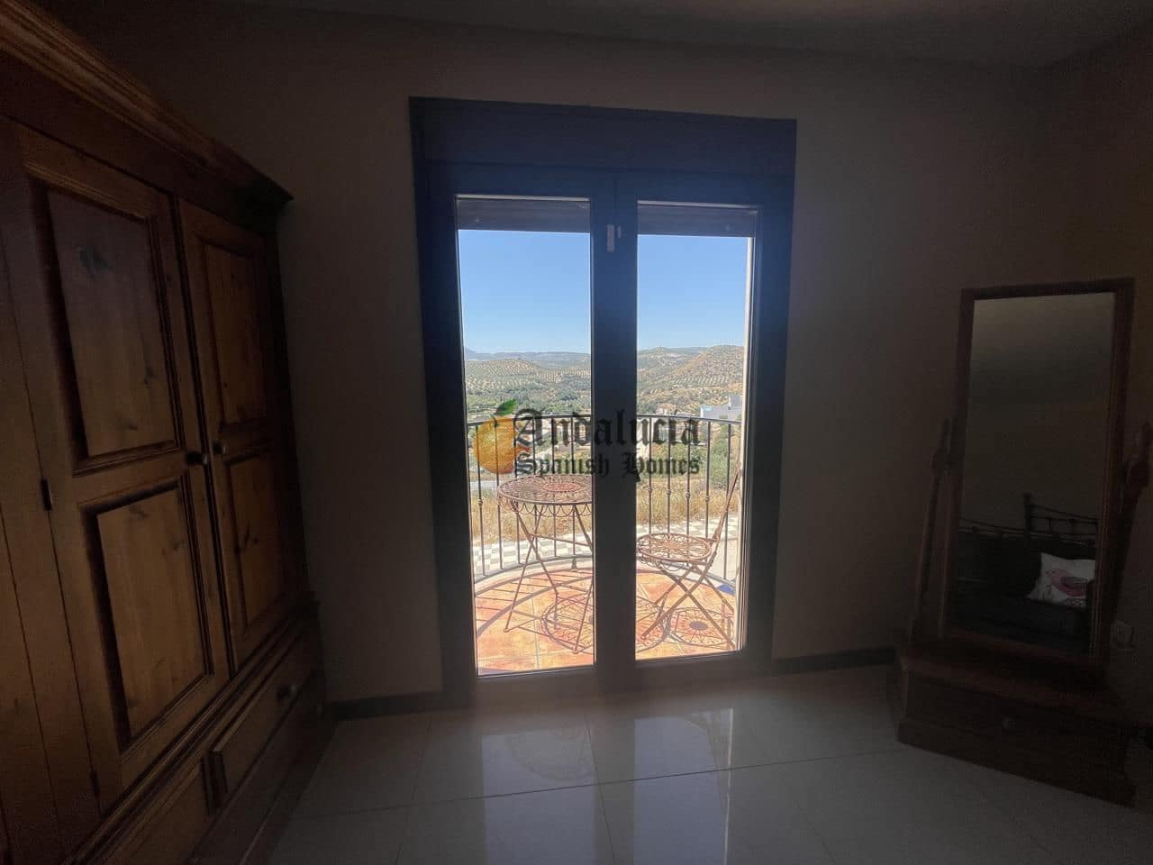 5 soveværelse Villa til salg i Loja med swimmingpool garage - € 380.000 (Ref: 8428325)