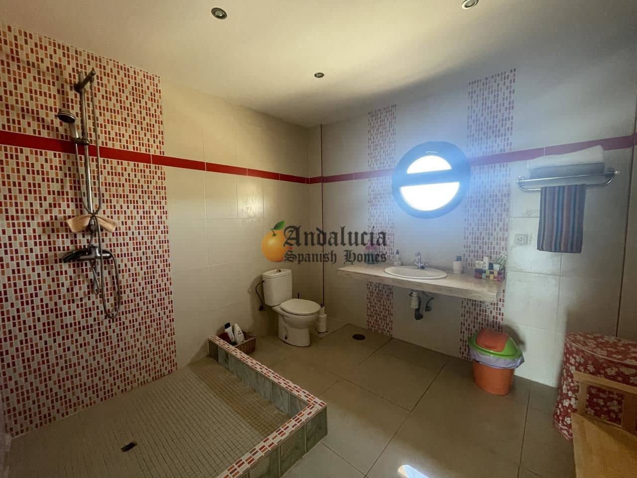 5 soveværelse Villa til salg i Loja med swimmingpool garage - € 380.000 (Ref: 8428325)