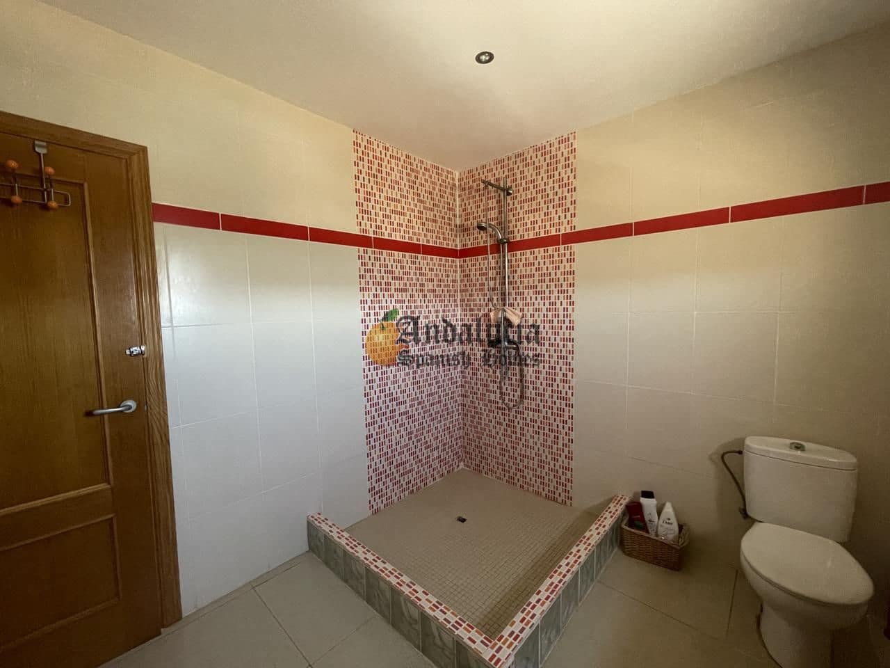 5 soveværelse Villa til salg i Loja med swimmingpool garage - € 380.000 (Ref: 8428325)