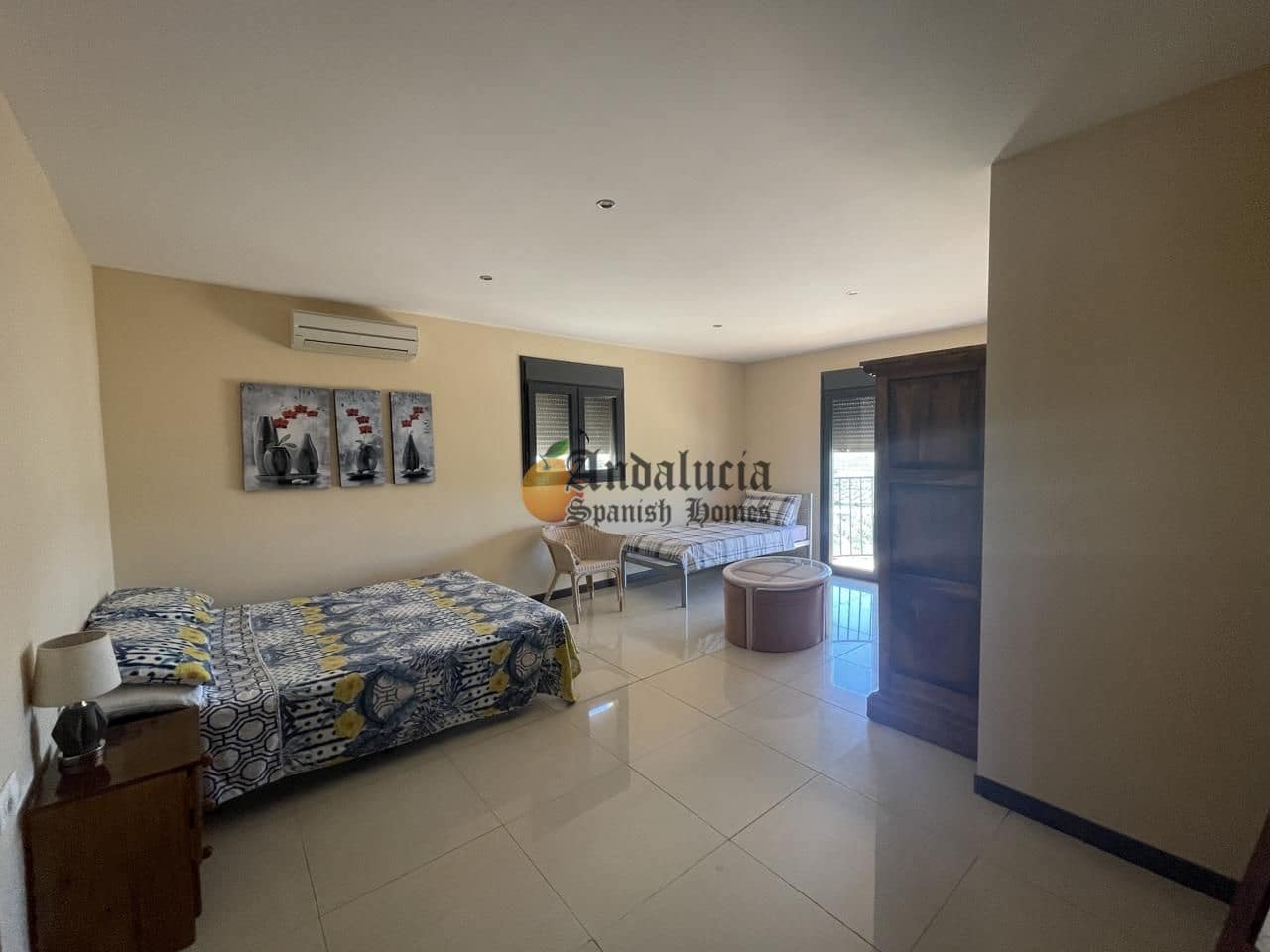 5 soveværelse Villa til salg i Loja med swimmingpool garage - € 380.000 (Ref: 8428325)