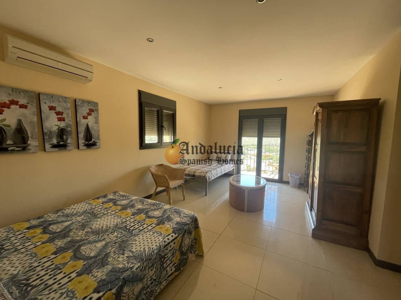 5 soveværelse Villa til salg i Loja med swimmingpool garage - € 380.000 (Ref: 8428325)