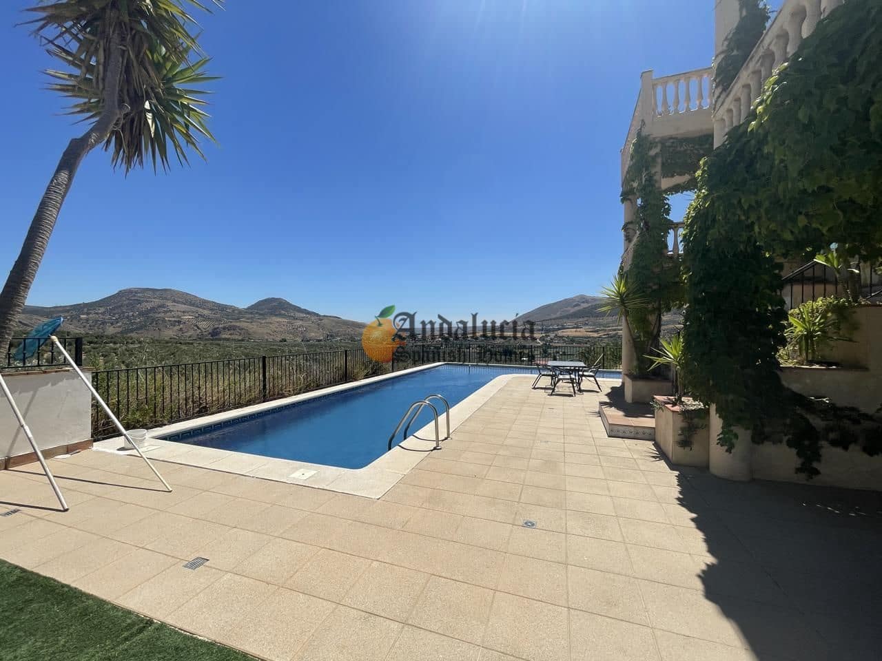 5 soveværelse Villa til salg i Loja med swimmingpool garage - € 380.000 (Ref: 8428325)