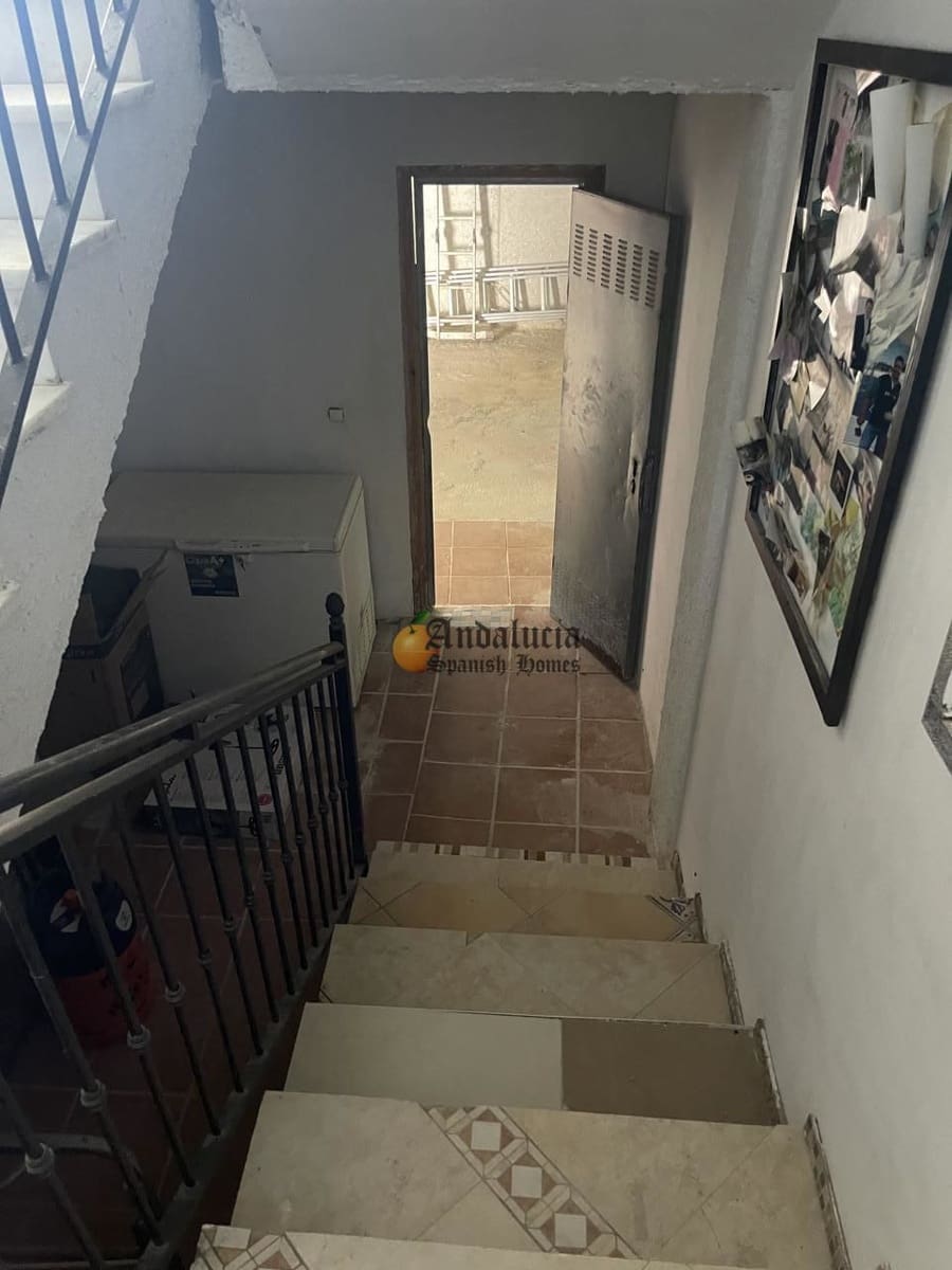 5 soveværelse Villa til salg i Loja med swimmingpool garage - € 380.000 (Ref: 8428325)