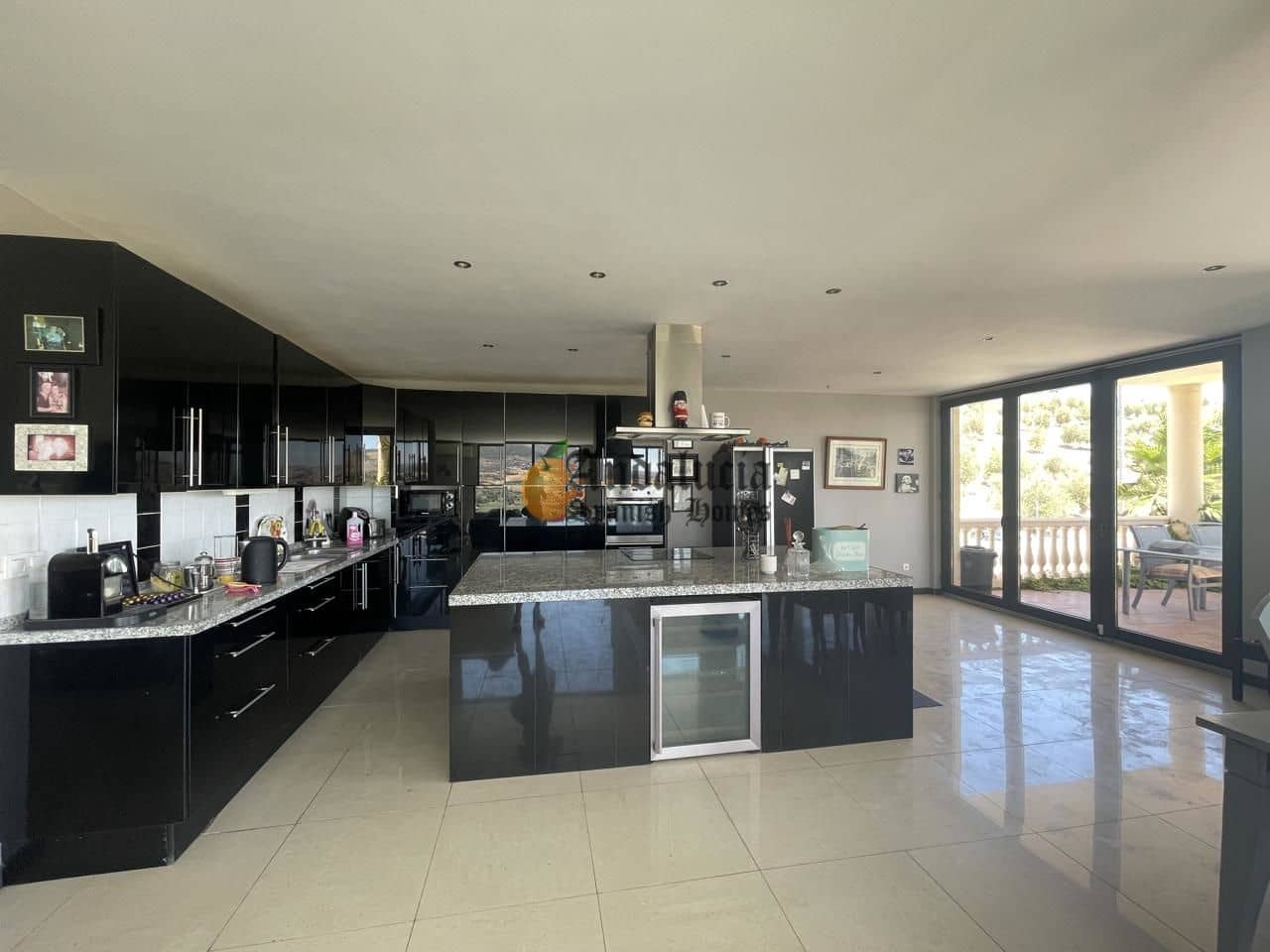 5 soveværelse Villa til salg i Loja med swimmingpool garage - € 380.000 (Ref: 8428325)