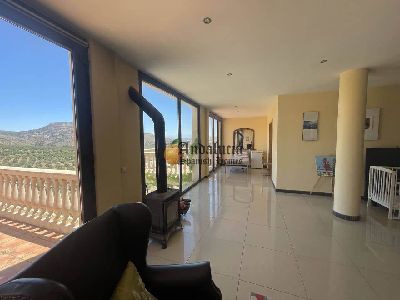 5 soveværelse Villa til salg i Loja med swimmingpool garage - € 380.000 (Ref: 8428325)