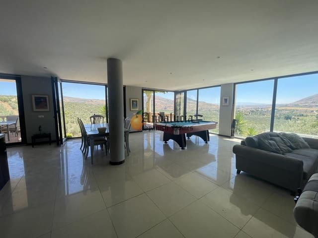 5 soveværelse Villa til salg i Loja med swimmingpool garage - € 380.000 (Ref: 8428325)