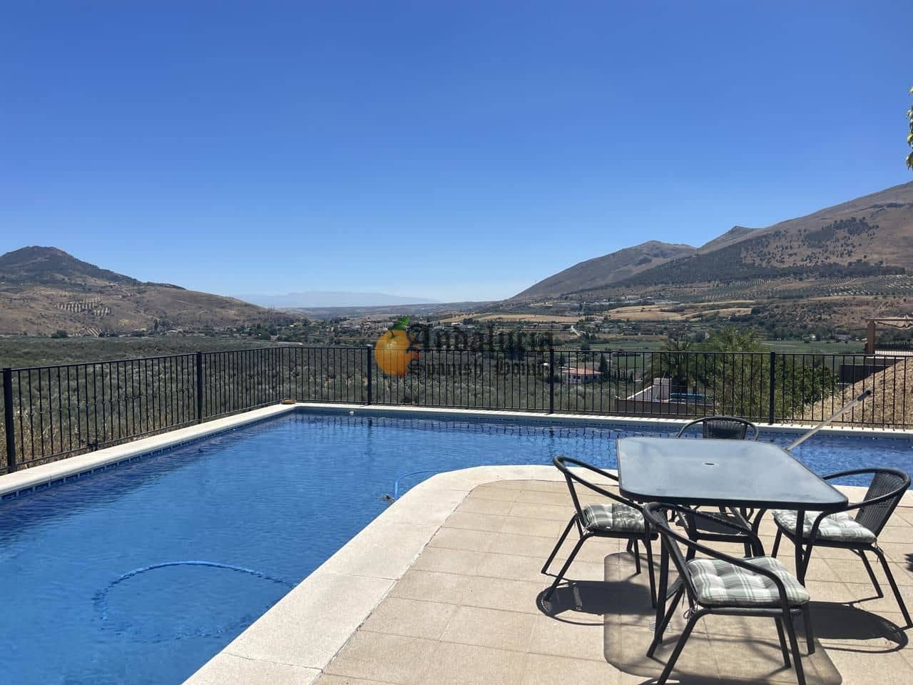 5 soveværelse Villa til salg i Loja med swimmingpool garage - € 380.000 (Ref: 8428325)