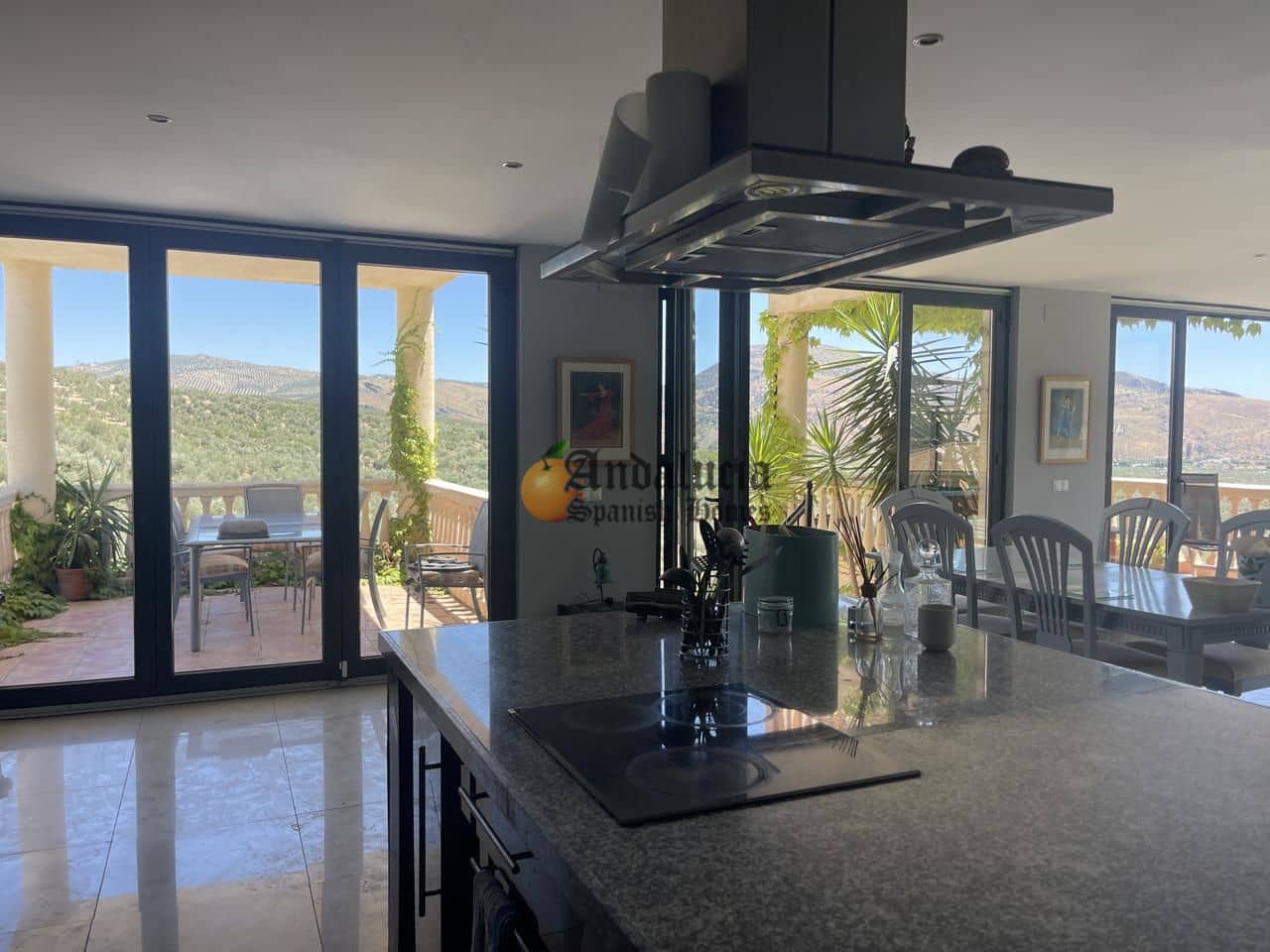 5 soveværelse Villa til salg i Loja med swimmingpool garage - € 380.000 (Ref: 8428325)