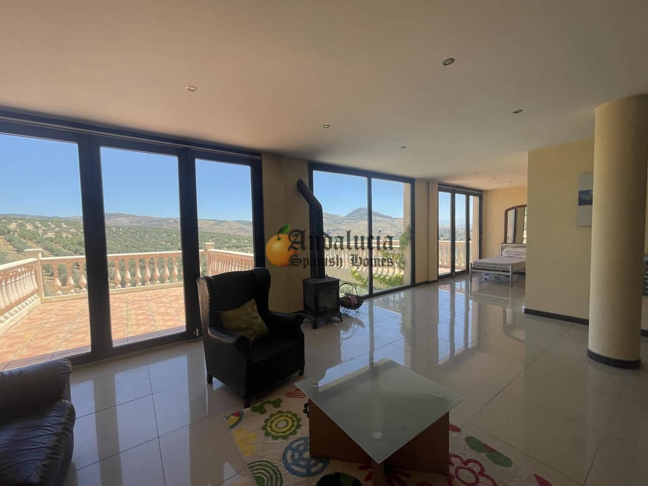 5 soveværelse Villa til salg i Loja med swimmingpool garage - € 380.000 (Ref: 8428325)