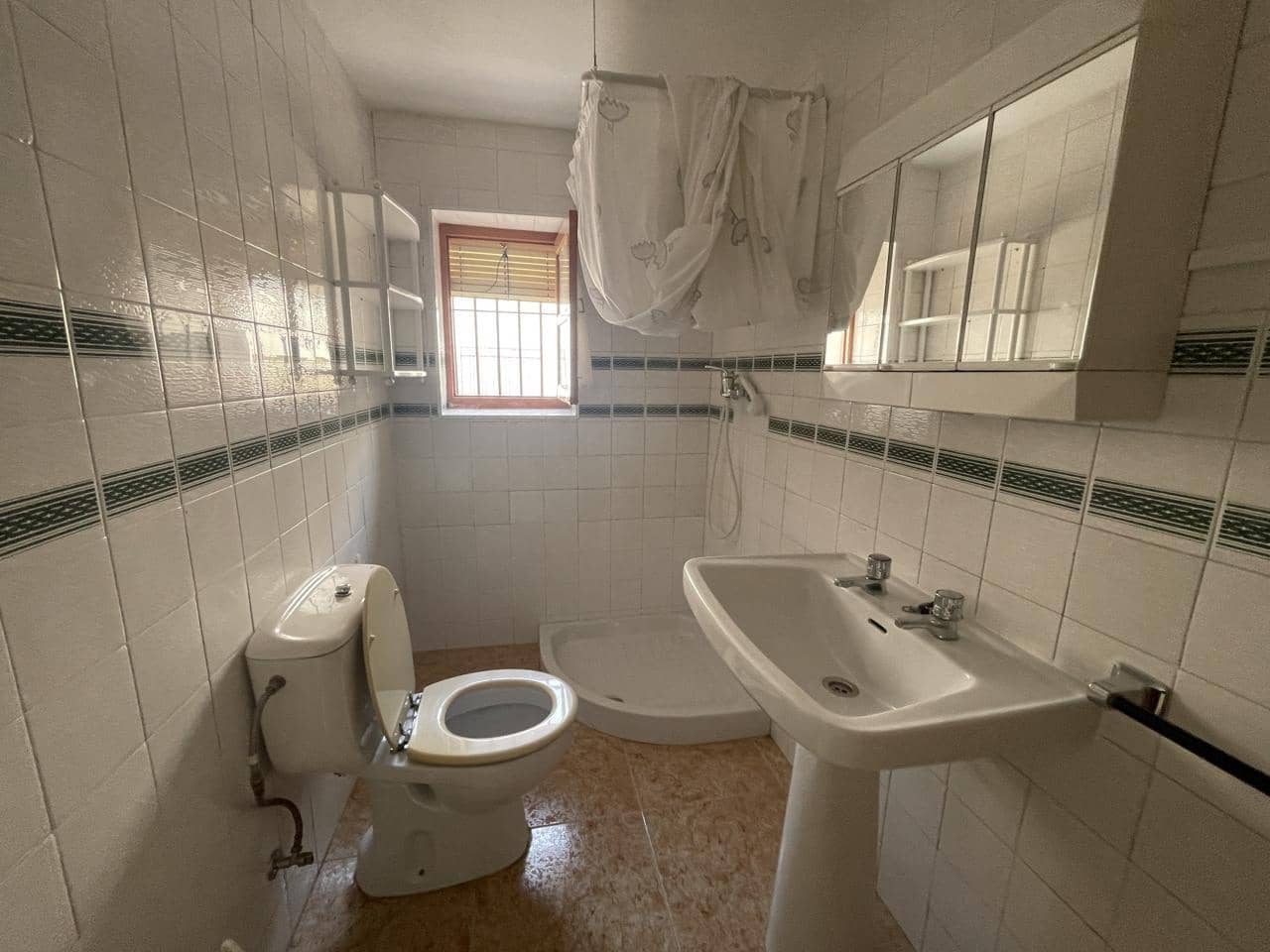 Chalet de 4 habitaciones en Cacín en venta - 45.000 € (Ref: 8484963)