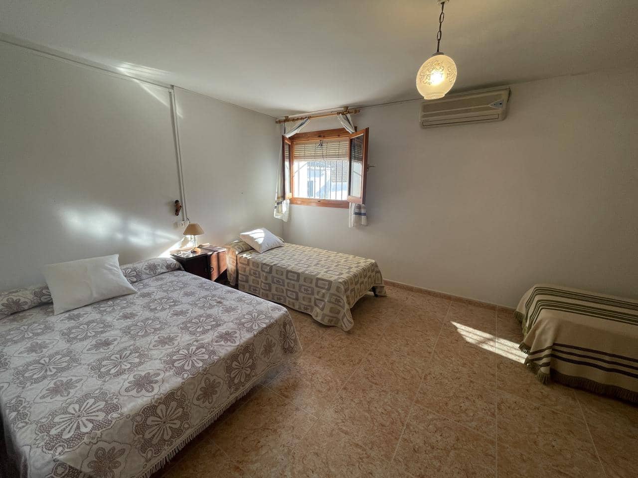 Chalet de 4 habitaciones en Cacín en venta - 45.000 € (Ref: 8484963)