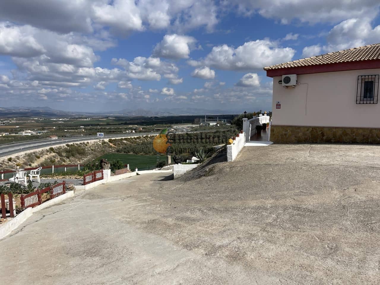 4 soveværelse Villa til salg i Moraleda de Zafayona med swimmingpool garage - € 260.000 (Ref: 8875472)