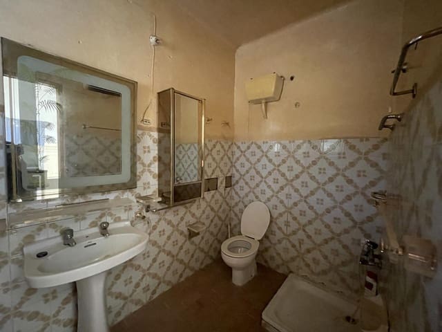 2 soveværelse Villa til salg i Moraleda de Zafayona med garage - € 50.000 (Ref: 9016730)