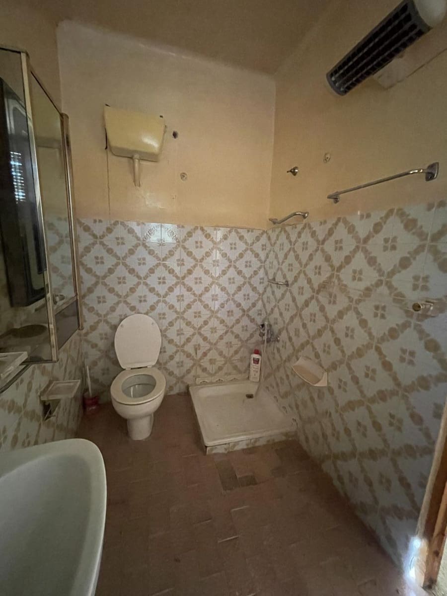 2 soveværelse Villa til salg i Moraleda de Zafayona med garage - € 50.000 (Ref: 9016730)