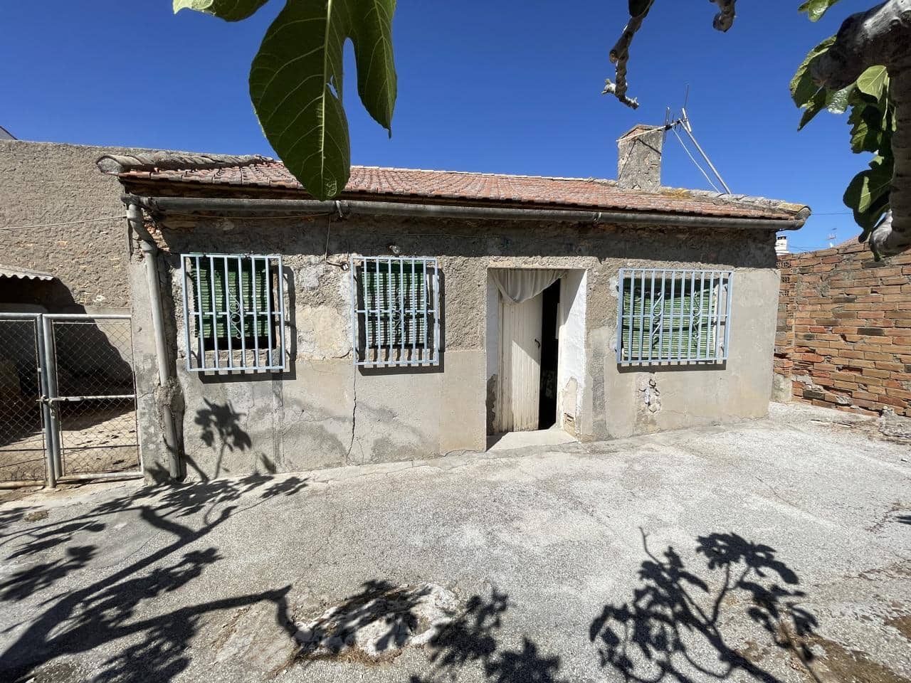 2 soveværelse Villa til salg i Moraleda de Zafayona med garage - € 50.000 (Ref: 9016730)