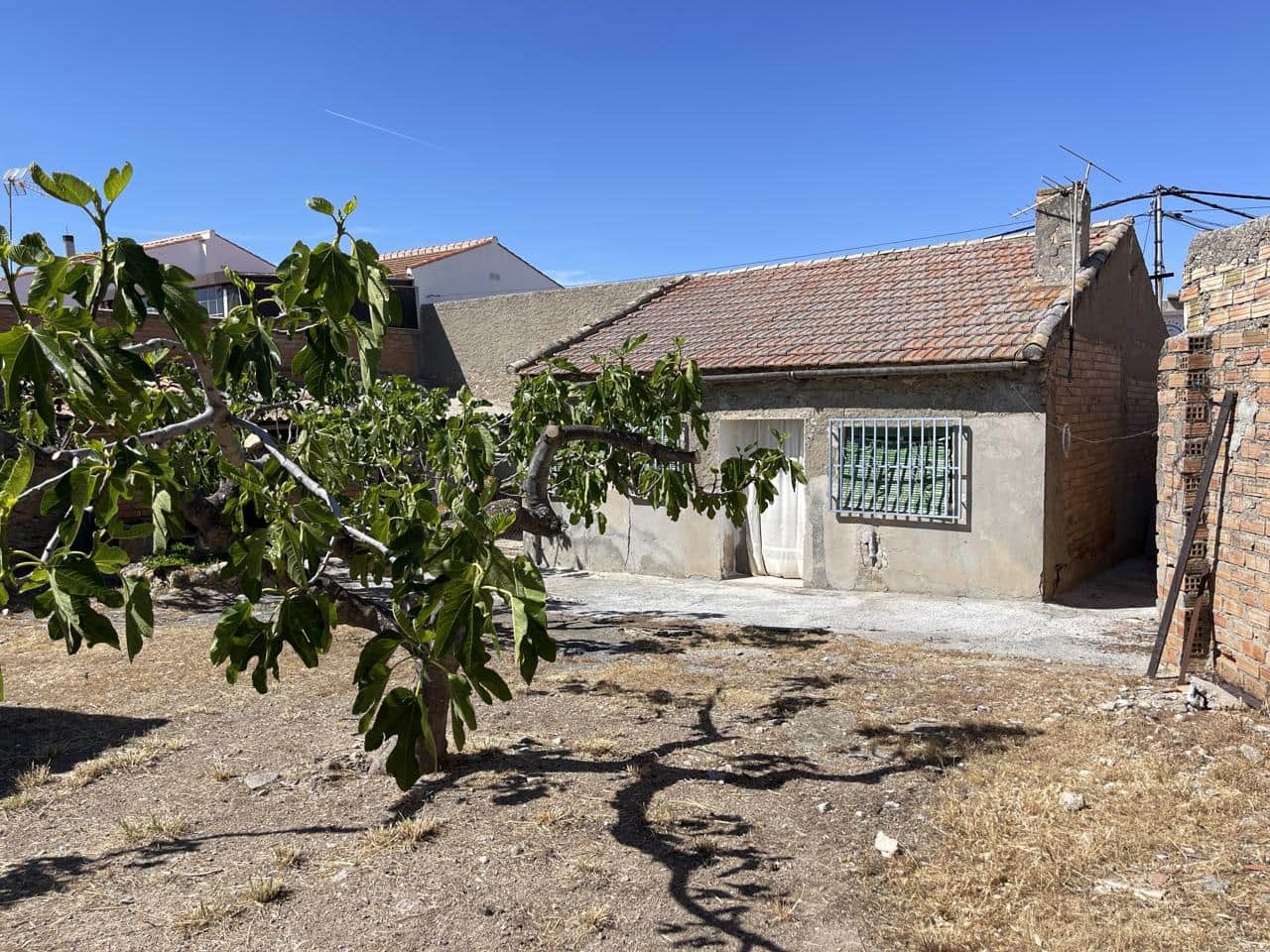 2 soveværelse Villa til salg i Moraleda de Zafayona med garage - € 50.000 (Ref: 9016730)