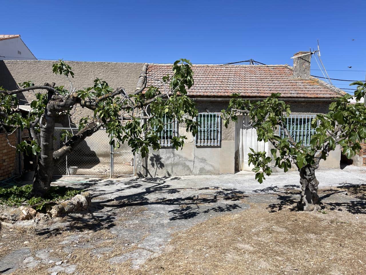 2 soveværelse Villa til salg i Moraleda de Zafayona med garage - € 50.000 (Ref: 9016730)