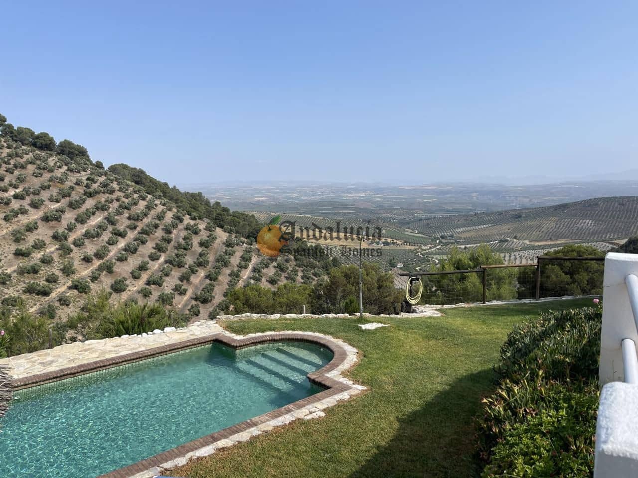 4 soveværelse Villa til salg i Montefrio med swimmingpool - € 390.000 (Ref: 9058666)