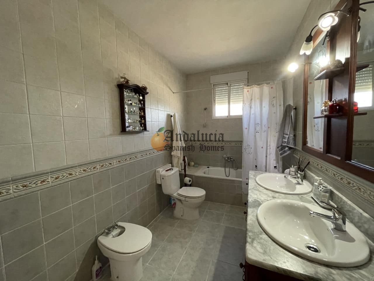 Chalet de 4 habitaciones en Moraleda de Zafayona en venta - 250.000 € (Ref: 9060150)