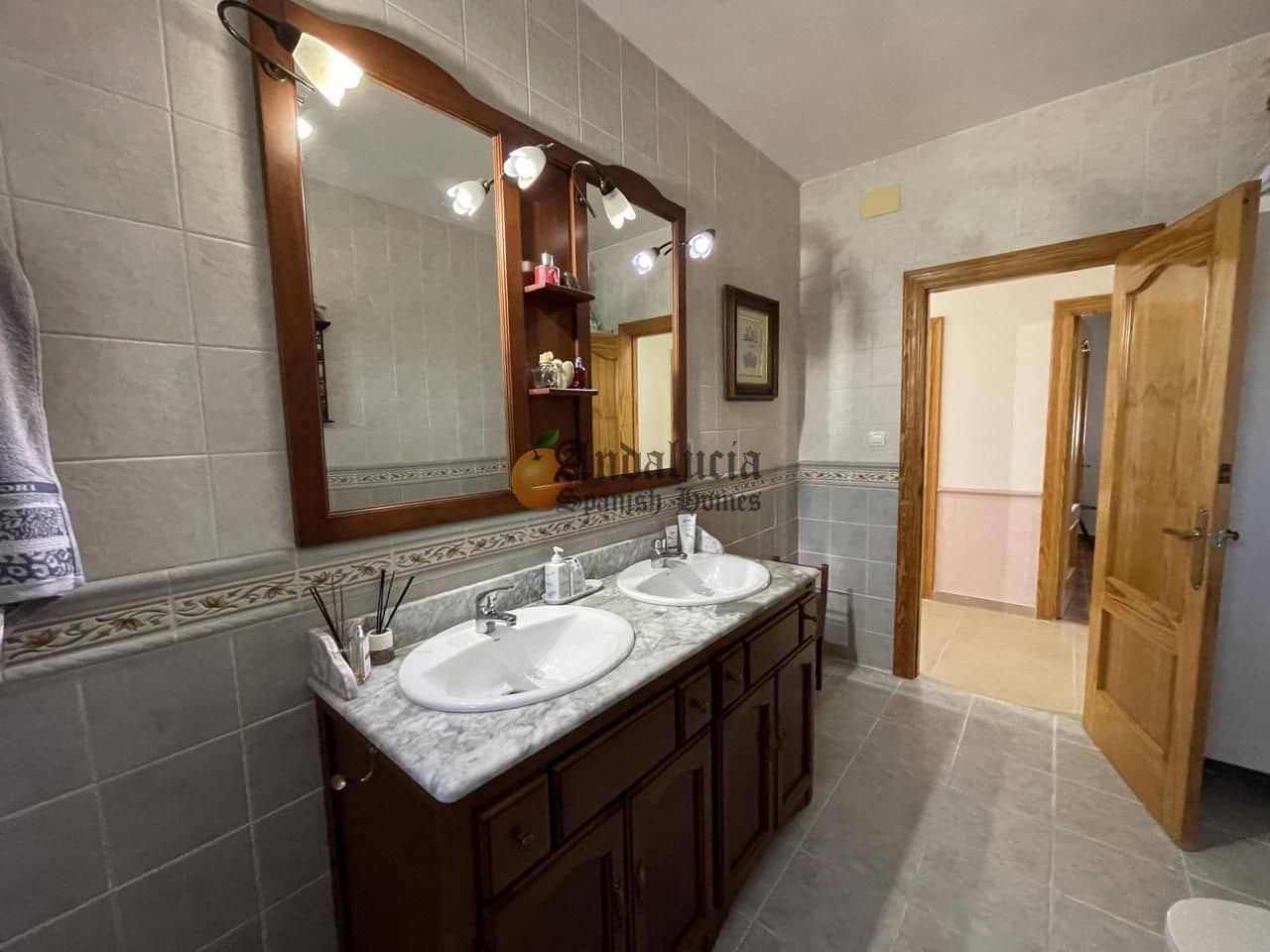 Chalet de 4 habitaciones en Moraleda de Zafayona en venta - 250.000 € (Ref: 9060150)