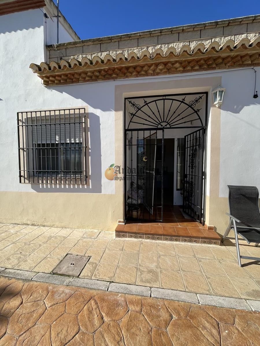 Chalet de 4 habitaciones en Moraleda de Zafayona en venta - 250.000 € (Ref: 9060150)